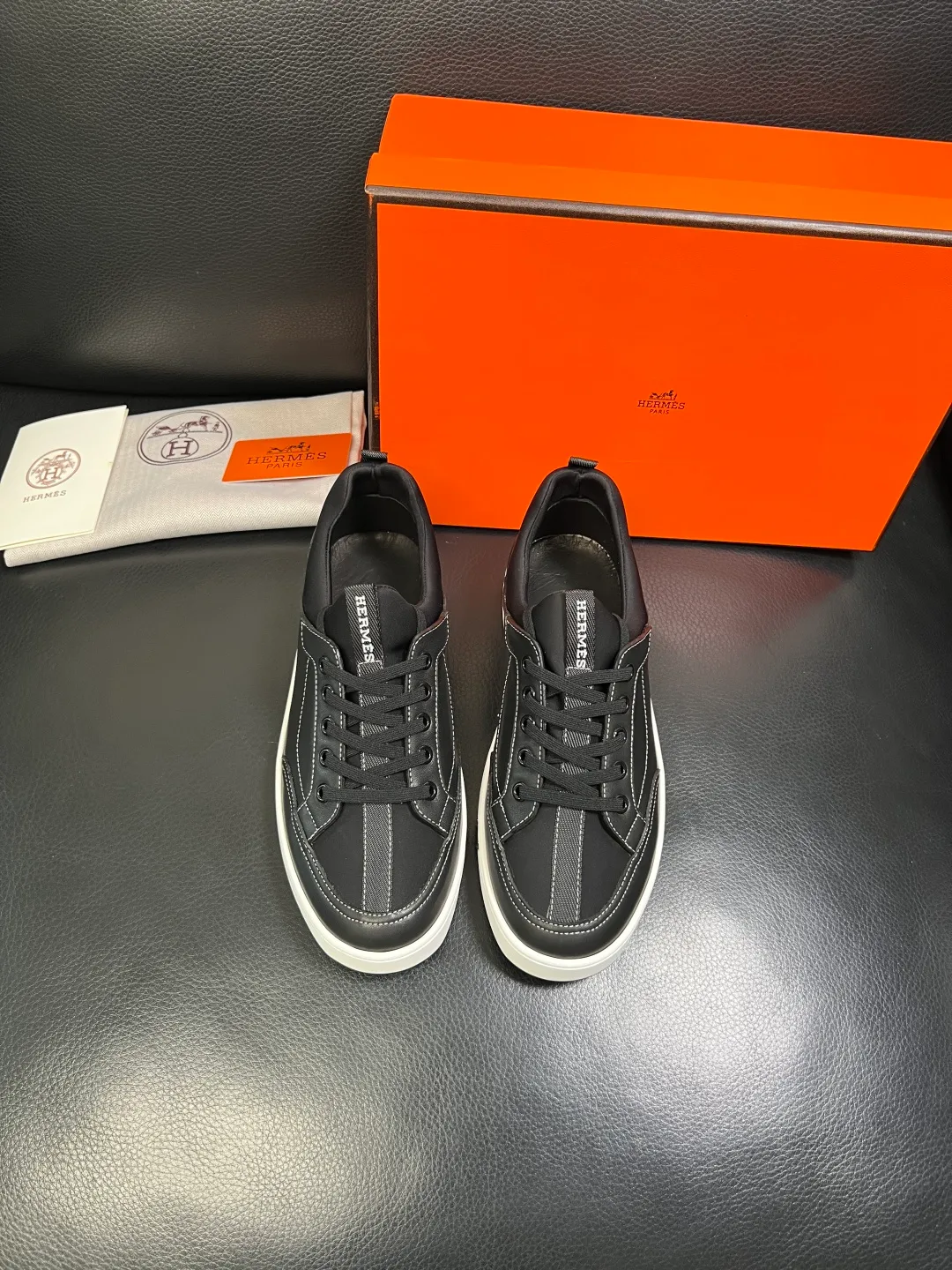 Men's shoes 💰700 Hermes High-quality top crafts Hermes counters are selling simultaneously with original factory configuration, original cowhide fabric imported from Italy, high-quality splicing technology, fully imported water-dyed cowhide lining, soles: original soles specially provided by the original factory are super comfortable, original factory and single goods are welcome to compare, code number 38-44 (customized 45)